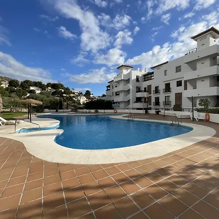 Apartment Beautiful 2 Bed With Stunning Pool *