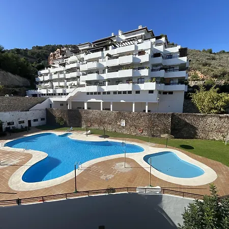 Beautiful 2 Bed With Stunning Pool *
